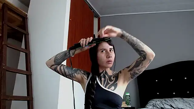 Emilia_1995's Live XXX Chat