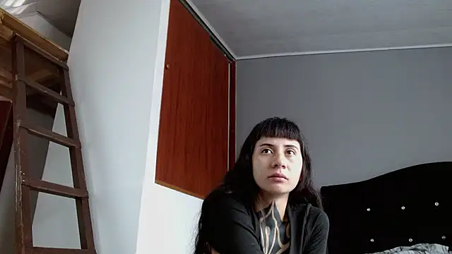 Emilia_1995 Chat XXX in diretta