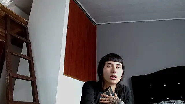 Emilia_1995's Live XXX Chat