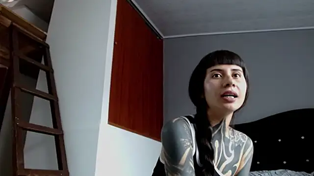 Emilia_1995 现场XXX聊天