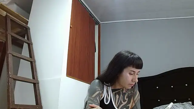 Chat +18 de Emilia_1995 ao vivo