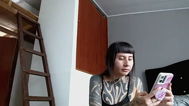 Emilia_1995's Live XXX Chat