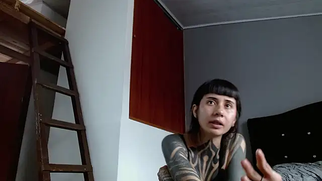 XXX chat uživo modela Emilia_1995