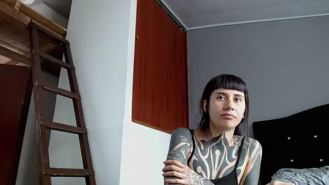 Emilia_1995 Chat XXX in diretta