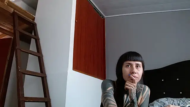 Emilia_1995n Live XXX chat