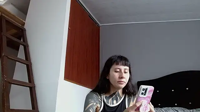 Emilia_1995 Chat XXX in diretta