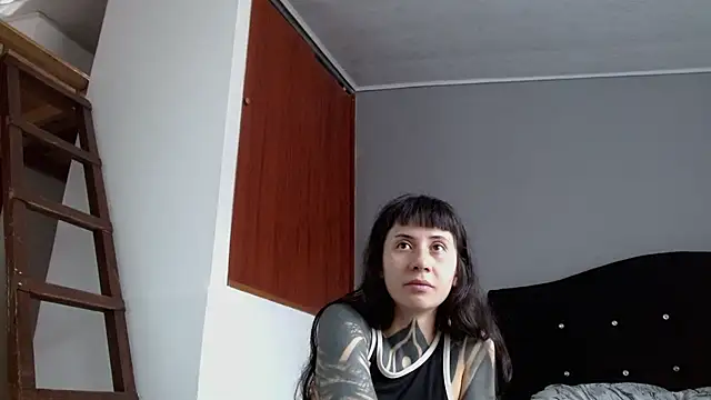 Emilia_1995: онлайн-секс-чат