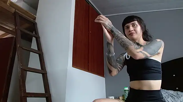 Emilia_1995's Live XXX Chat