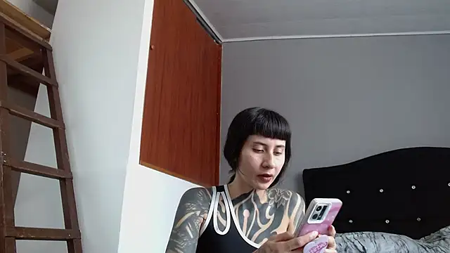 Emilia_1995 Chat XXX in diretta