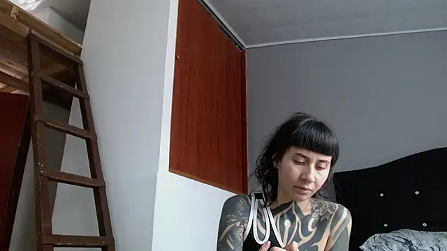 Emilia_1995's Live XXX Chat