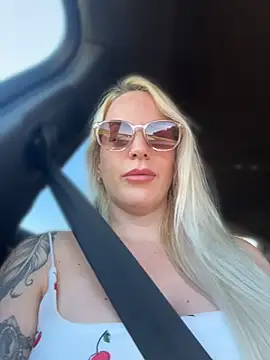 June695_'s Webcam Show
