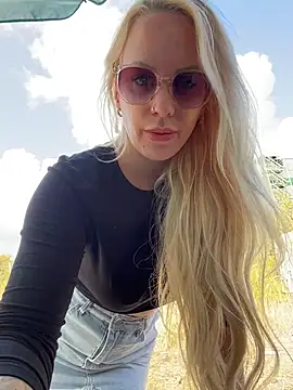 June695_ Webcam-Show