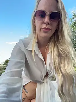 June695_ Webcam-Show