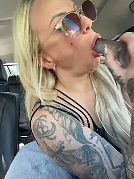June695_ Live XXX-chat