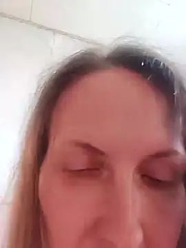 Evelina_cute Adlı Modelin Canlı Sohbet Odası
