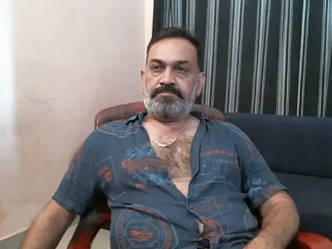 Show modela indianbull2023 na web-kameri