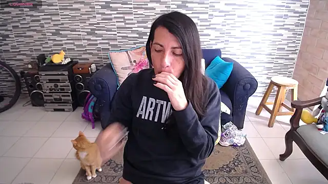 Chat +18 de VioletaGomez_Co ao vivo