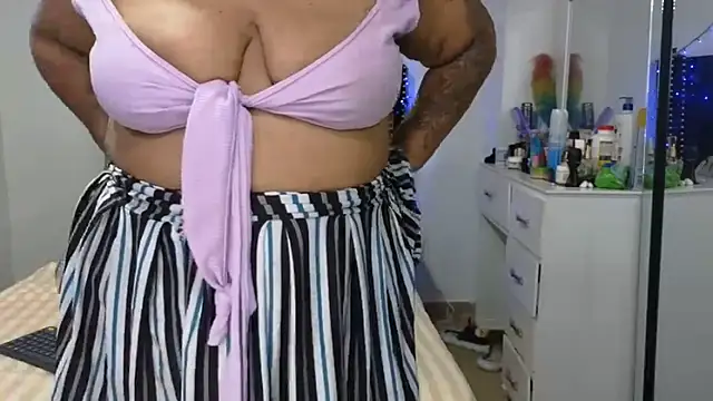Chatroom XXX en direct de charlotte_077