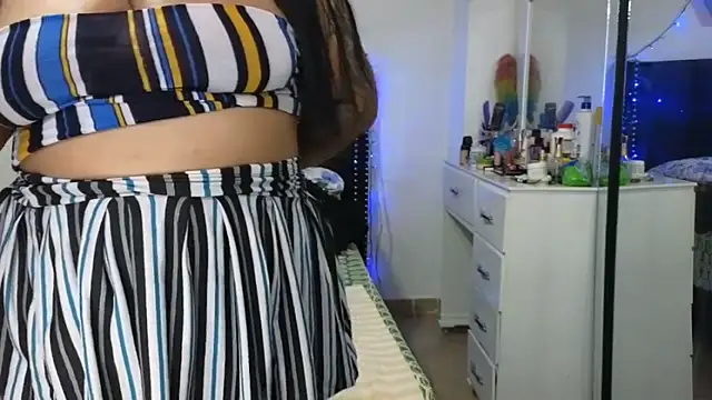 charlotte_077 Adlı Modelin Canlı XXX Sohbeti