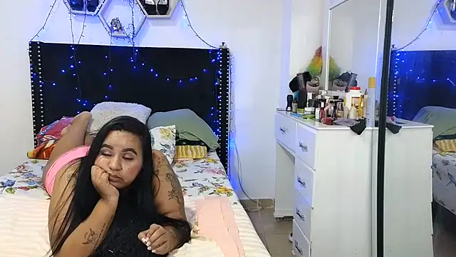 charlotte_077 লাইভ XXX চ্যাট