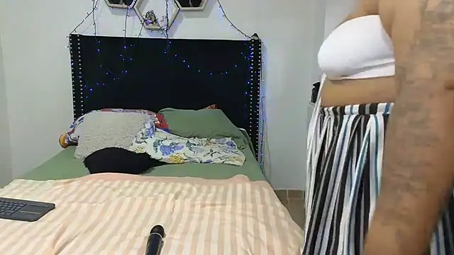 צ'אט XXX בשידור חי של charlotte_077