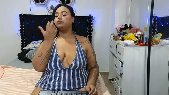 Chat +18 de charlotte_077 ao vivo
