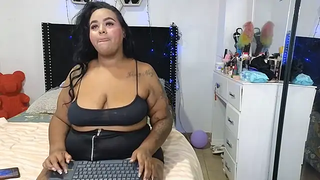 charlotte_077 লাইভ XXX চ্যাট