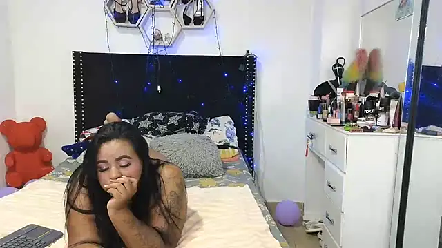 Chat +18 de charlotte_077 ao vivo