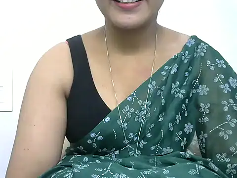 הופעת וובקאם של reshmika_reddy