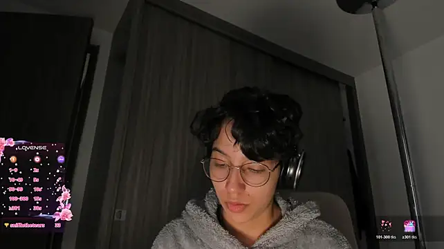 Chat +18 de laura-hills18 ao vivo