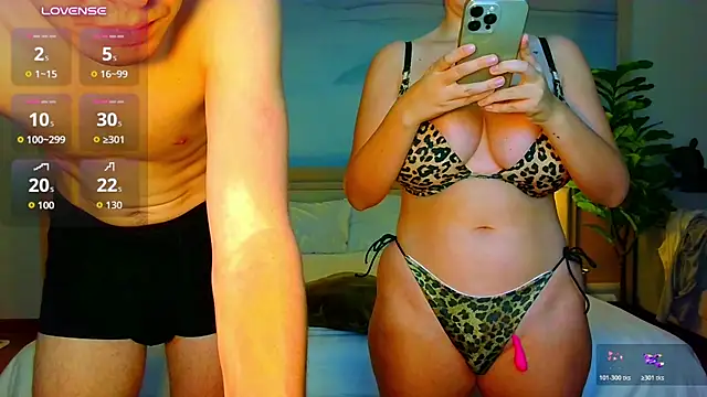 Pokazy przed kamerką – hello_imkittyy