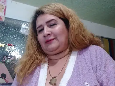 Perla1981-- Live XXX-Chat