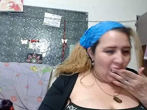 Perla1981--'s Live XXX Chat