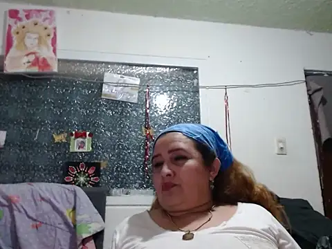 Perla1981--'s Live XXX Chat