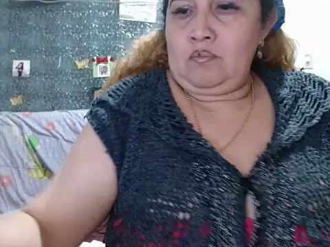 Perla1981--'s Live Chat Room