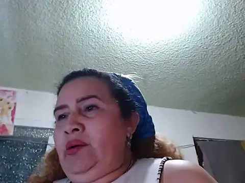 Perla1981--'s Live XXX Chat