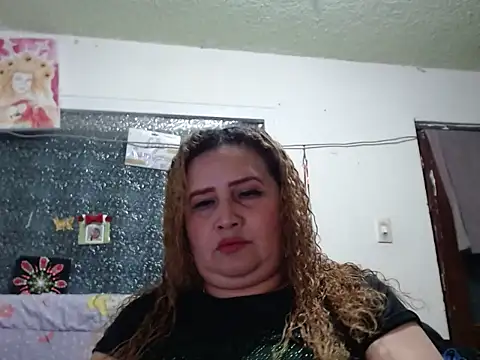 Perla1981-- – Live XXX-chat