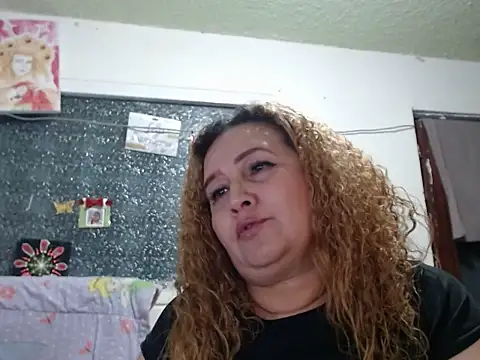 Perla1981--'s Live Chat Room