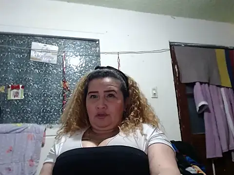 Perla1981--'s Live XXX Chat