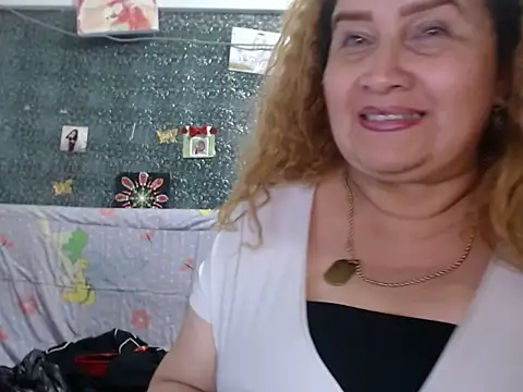 Perla1981--'s Live XXX Chat