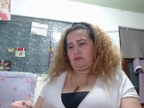Perla1981-- Live XXX-chat
