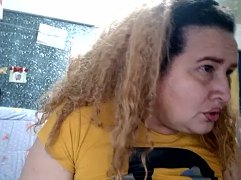 Perla1981-- Live XXX Chat