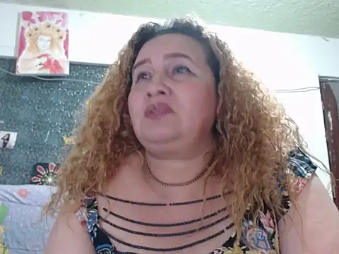 Perla1981-- live XXX chat