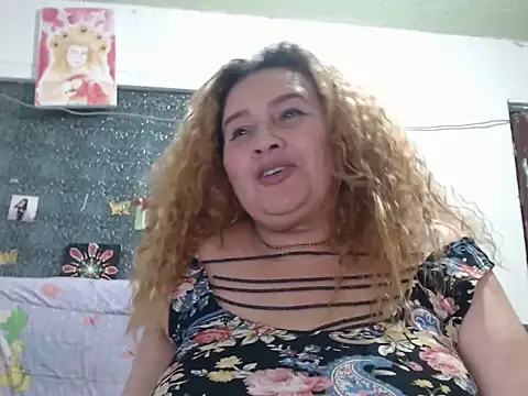Perla1981-- Live XXX-Chat