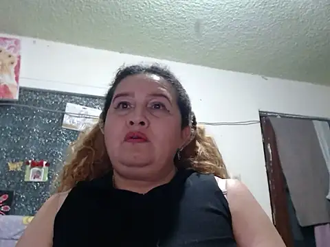 Perla1981--'s Live XXX Chat