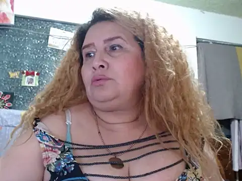 Perla1981--'s Live XXX Chat
