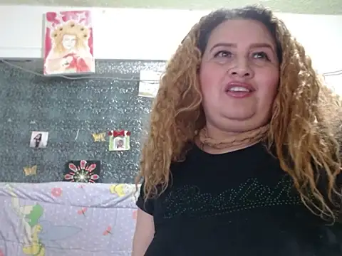 Perla1981--'s Live XXX Chat