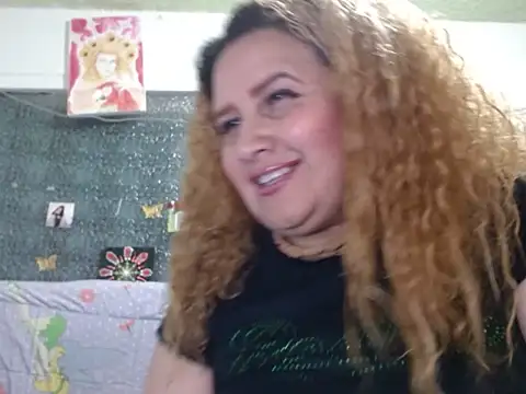 Perla1981--'s Live XXX Chat