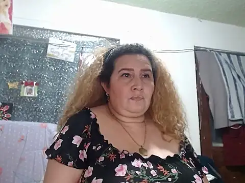 Perla1981-- Live XXX Chat