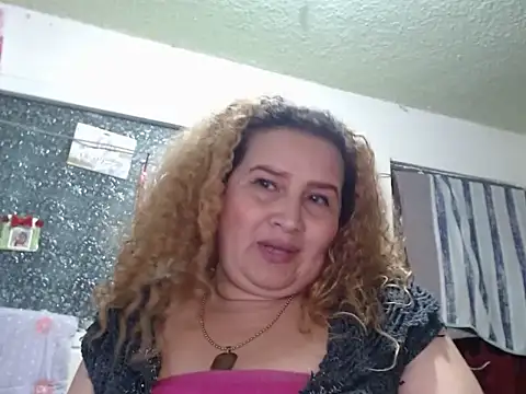 Perla1981--'s Live XXX Chat